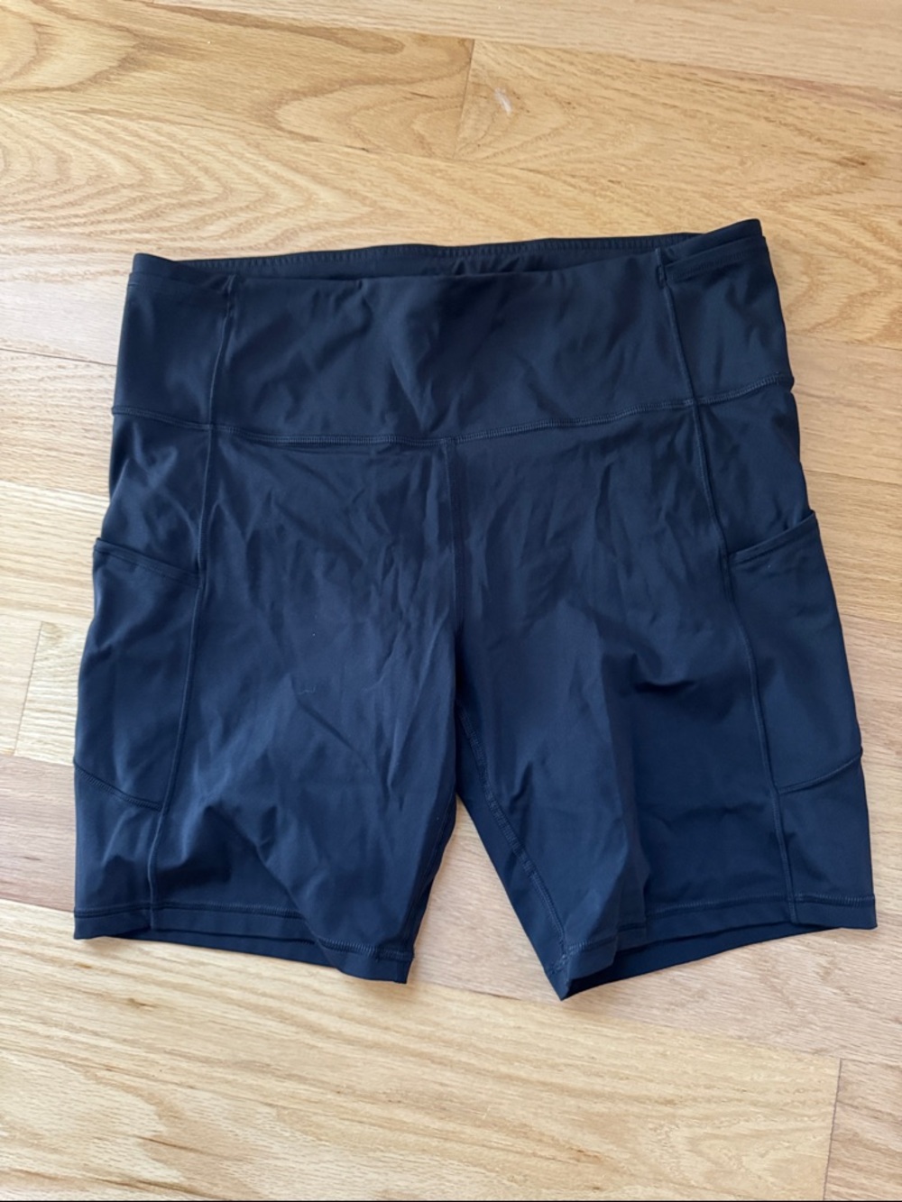 Lululemon 8” Fast and Free short - Picture 2 of 3